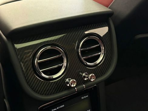 Used 2025 Bentley Bentayga AWD/4WD image 33