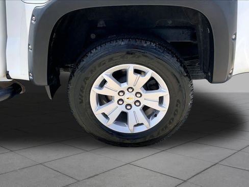 Used 2018 Chevrolet Colorado LT w/ Luxury Package, Chrome RWD image 11