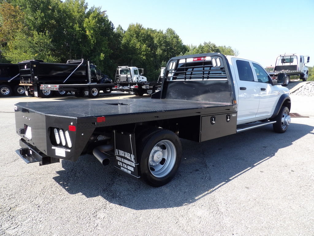 Used 2024 RAM 5500 4x4 Crew Cab image 8