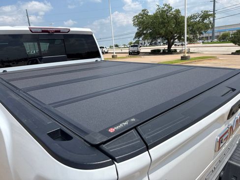 Used 2022 GMC Sierra 2500 AT4 w/ AT4 Premium Plus Package AWD/4WD image 9