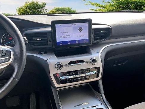 Certified 2023 Ford Explorer XLT image 4