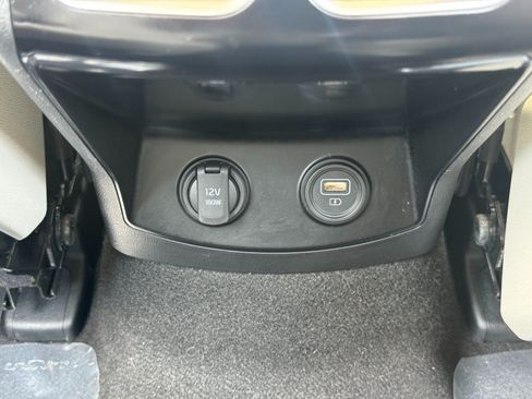 Used 2021 Kia Sorento S FWD image 33