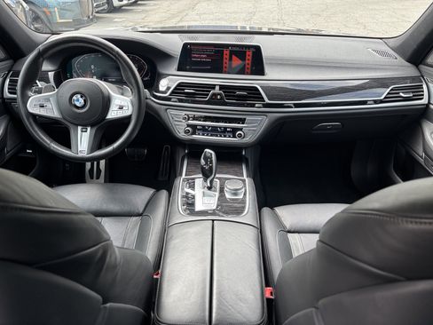 Used 2021 BMW 740i w/ M Sport Package image 7