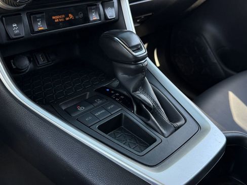 Used 2022 Toyota RAV4 XLE Premium image 19