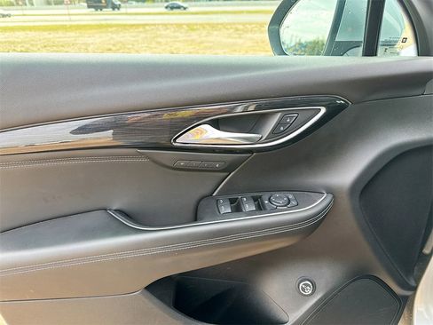 Used 2023 Buick Envision Essence image 9