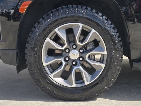 Used 2021 Chevrolet Tahoe LT w/ LT Signature Plus Package RWD image 14