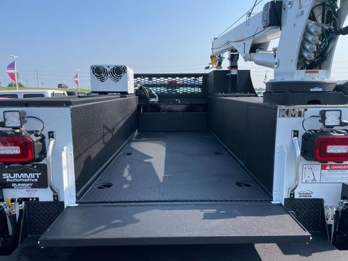 New 2025 Ford F550 XL image 38