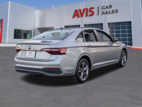 Used 2024 Volkswagen Jetta SE image 6