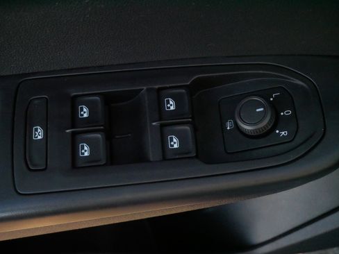 Certified 2022 Volkswagen Taos SE image 19