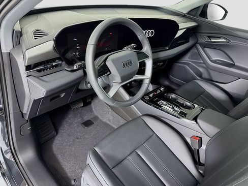 Used 2025 Audi Q6 e-tron Premium image 11