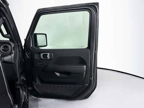 Used 2022 Jeep Wrangler Unlimited Sahara w/ Cold Weather Group AWD/4WD image 31