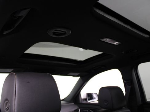 Used 2023 Chevrolet Traverse High Country FWD image 24