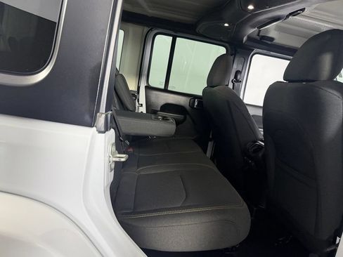 Used 2024 Jeep Wrangler Unlimited AWD/4WD image 29