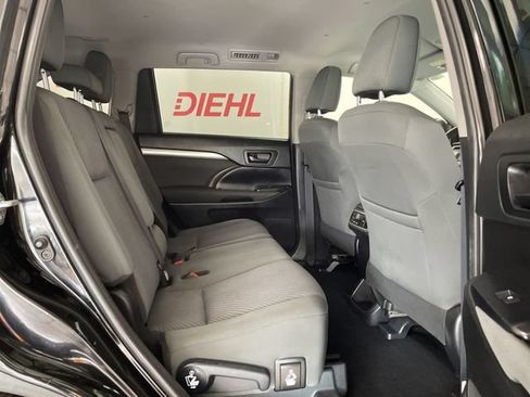 Used 2019 Toyota Highlander LE AWD/4WD image 6