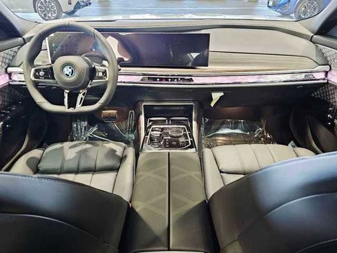 Certified 2025 BMW 750e xDrive w/ Executive Package AWD/4WD image 10