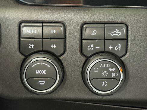 Used 2026 Chevrolet Silverado 2500 LTZ w/ LTZ Premium Package AWD/4WD image 37