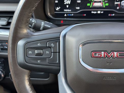 Used 2023 GMC Yukon XL SLT image 17