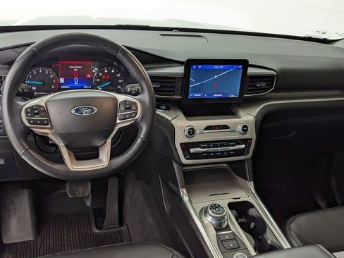 Certified 2022 Ford Explorer XLT w/ XLT Sport Appearance Package AWD/4WD image 5