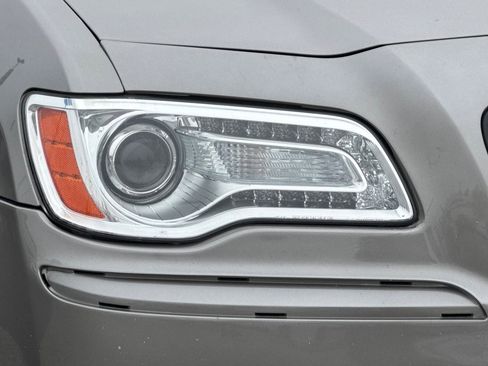 Used 2014 Chrysler 300 image 10