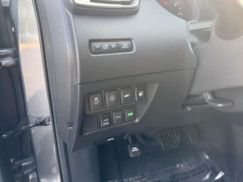 Used 2019 Nissan Rogue SV AWD/4WD image 11