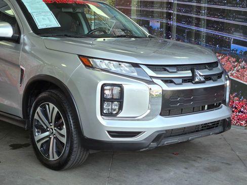 Used 2024 Mitsubishi Outlander Sport SE image 2