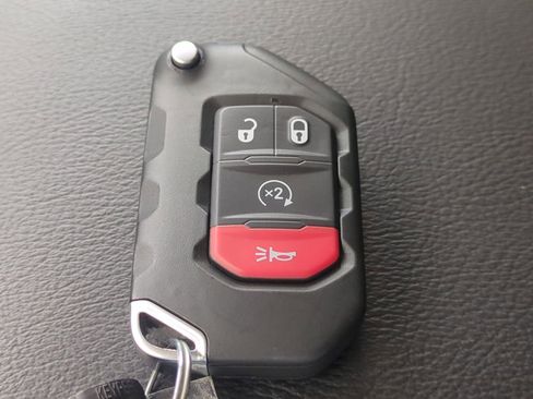 Used 2025 Jeep Wrangler Unlimited Sahara w/ Safety Group image 31