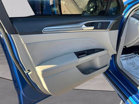 Used 2017 Ford Fusion SE FWD image 7