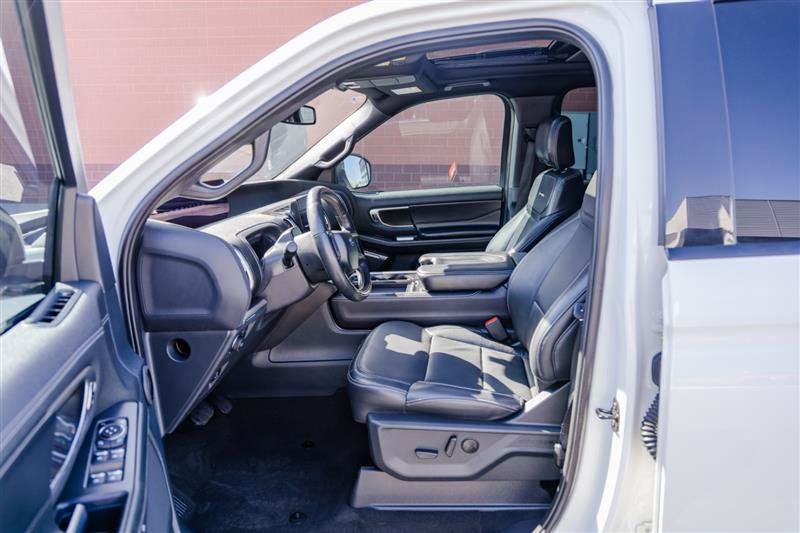 Used 2025 Ford Expedition Platinum w/ Stealth Appearance Package AWD/4WD image 14