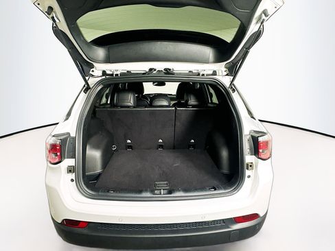 Used 2025 Jeep Compass Limited image 27