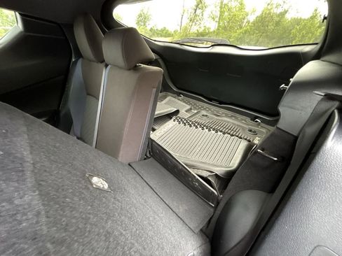 Used 2020 Toyota C-HR XLE FWD image 27