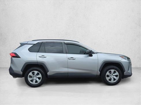 Used 2020 Toyota RAV4 LE image 4