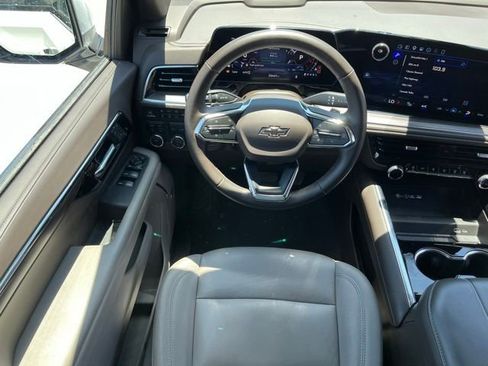 Used 2025 Chevrolet Suburban Z71 w/ Comfort Package AWD/4WD image 12