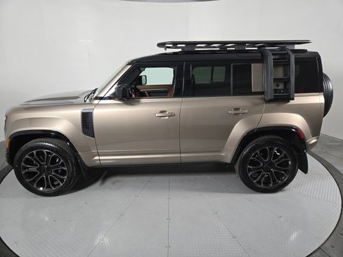 New 2026 Land Rover Defender 110 OCTA image 36