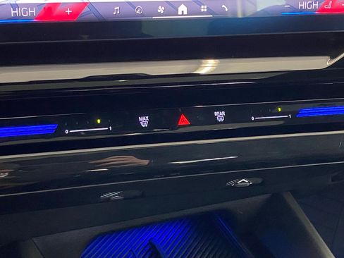 Certified 2024 BMW 530i xDrive w/ Premium Package image 18