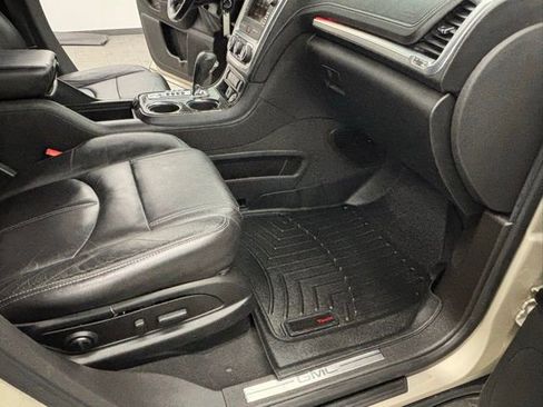 Used 2016 GMC Acadia SLT image 32