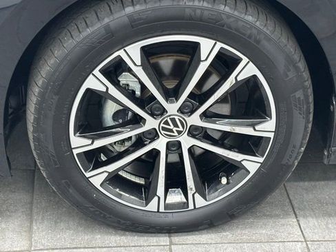 Used 2024 Volkswagen Jetta Sport image 6