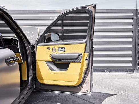 Used 2026 Rolls-Royce Cullinan Black Badge image 22