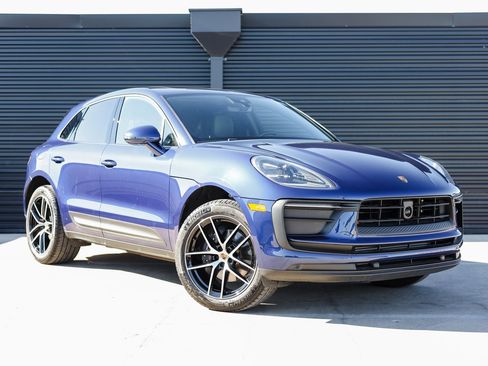 Certified 2025 Porsche Macan image 9