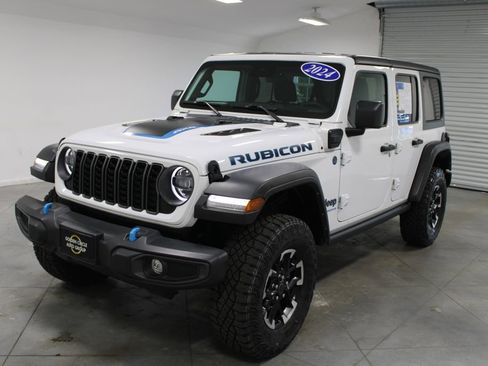 Used 2024 Jeep Wrangler Unlimited Rubicon 4xe AWD/4WD image 4