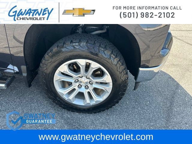 Used 2022 Chevrolet Silverado 1500 LTZ w/ Z71 Off-Road Package AWD/4WD image 13