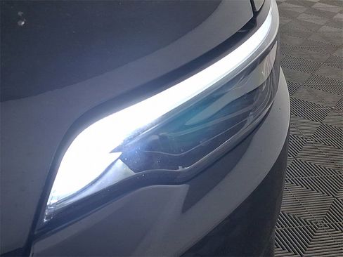 Used 2022 Jeep Cherokee Limited w/ Elite Package image 13