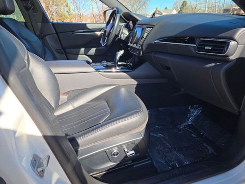 Used 2023 Maserati Levante Modena image 9