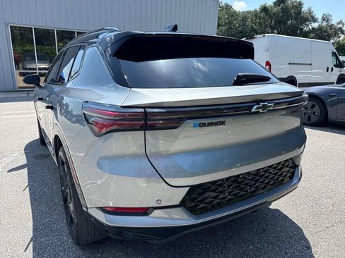 Used 2024 Chevrolet Equinox EV RS FWD image 10