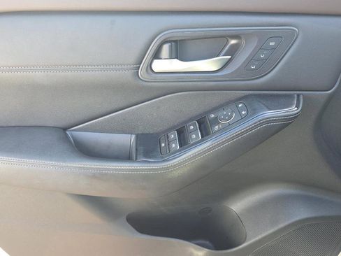 Used 2023 Nissan Rogue SL AWD/4WD image 11