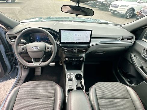 Used 2023 Ford Escape ST-Line w/ Tech Pack #1 FWD image 3