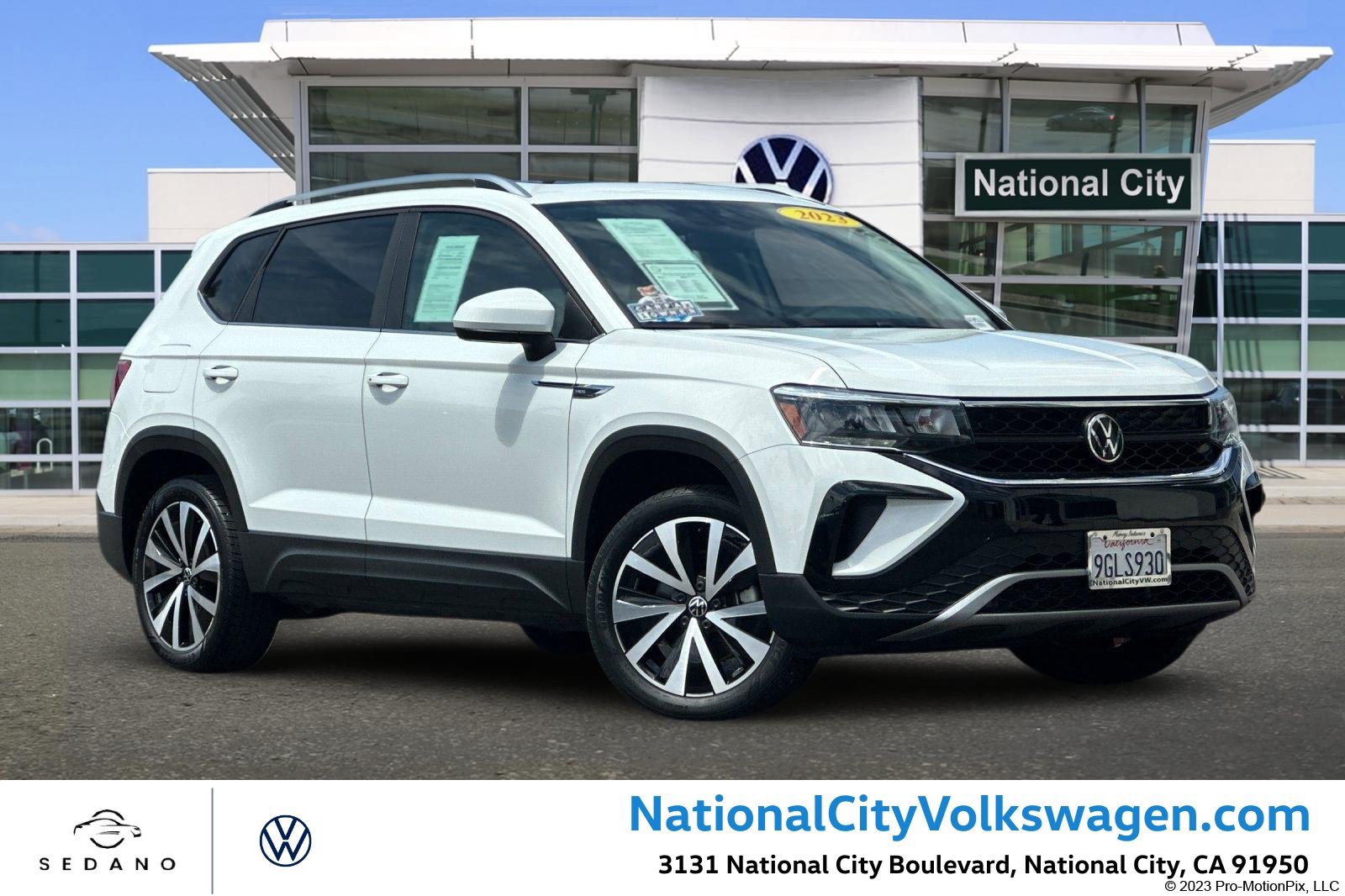 Used 2023 Volkswagen Taos SE w/ Panoramic Sunroof Package FWD image 1