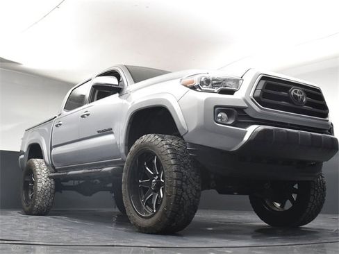 Used 2022 Toyota Tacoma SR5 w/ Technology Package image 29