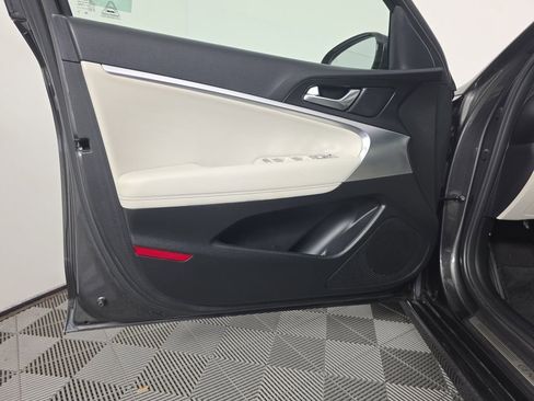 Used 2025 Genesis G70 2.5T RWD image 17