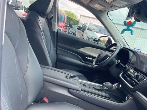 Used 2024 Toyota Grand Highlander AWD image 12