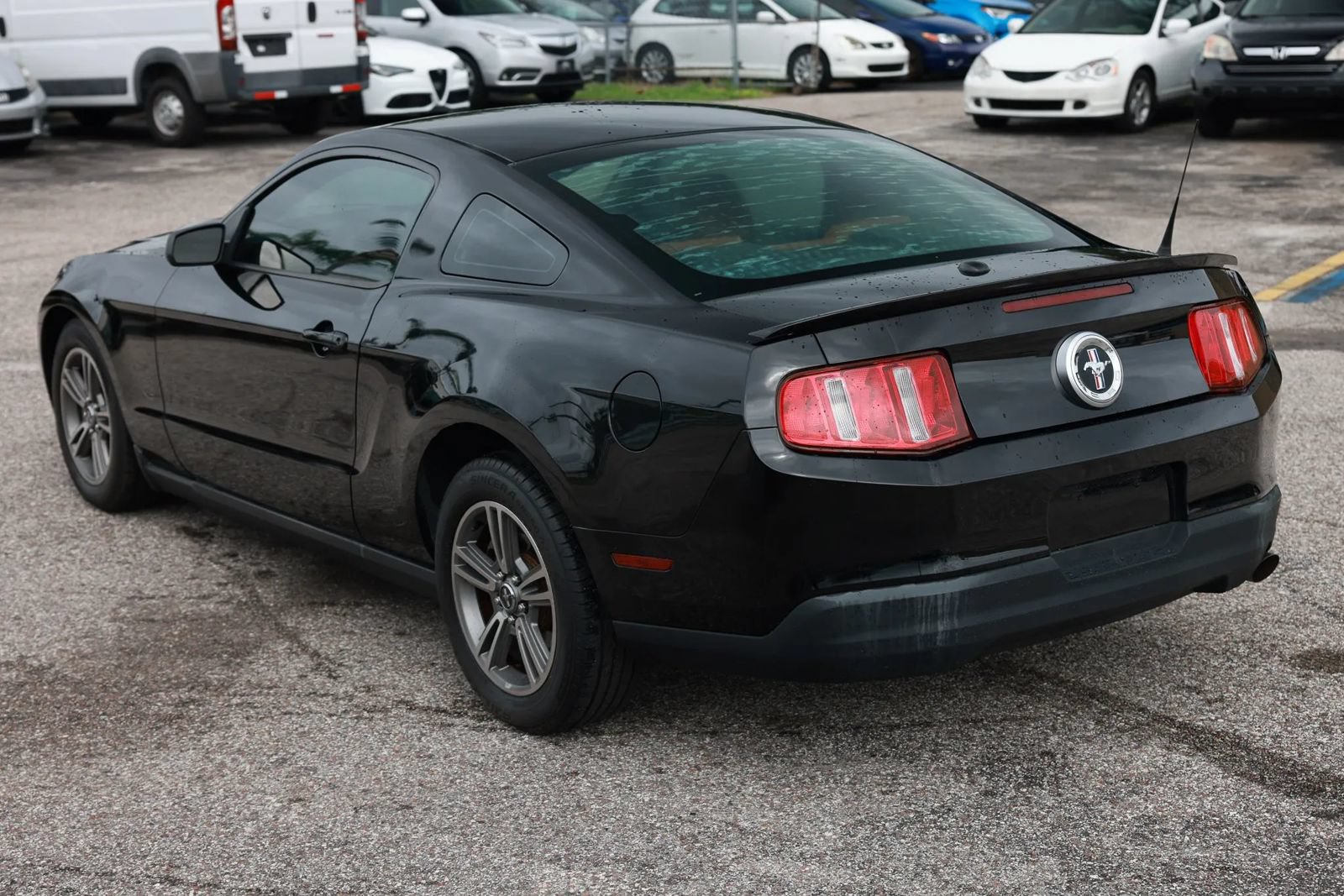 Used 2010 Ford Mustang Coupe RWD image 3